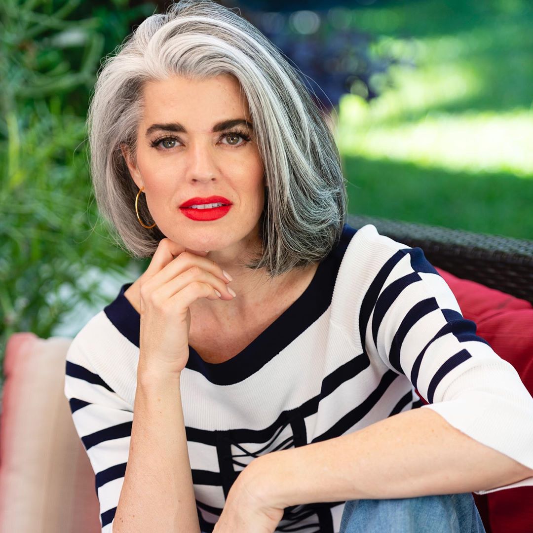 Coupes de cheveux aux épaules pour cheveux gris : 14 idées qui mettent l'accent sur le naturel